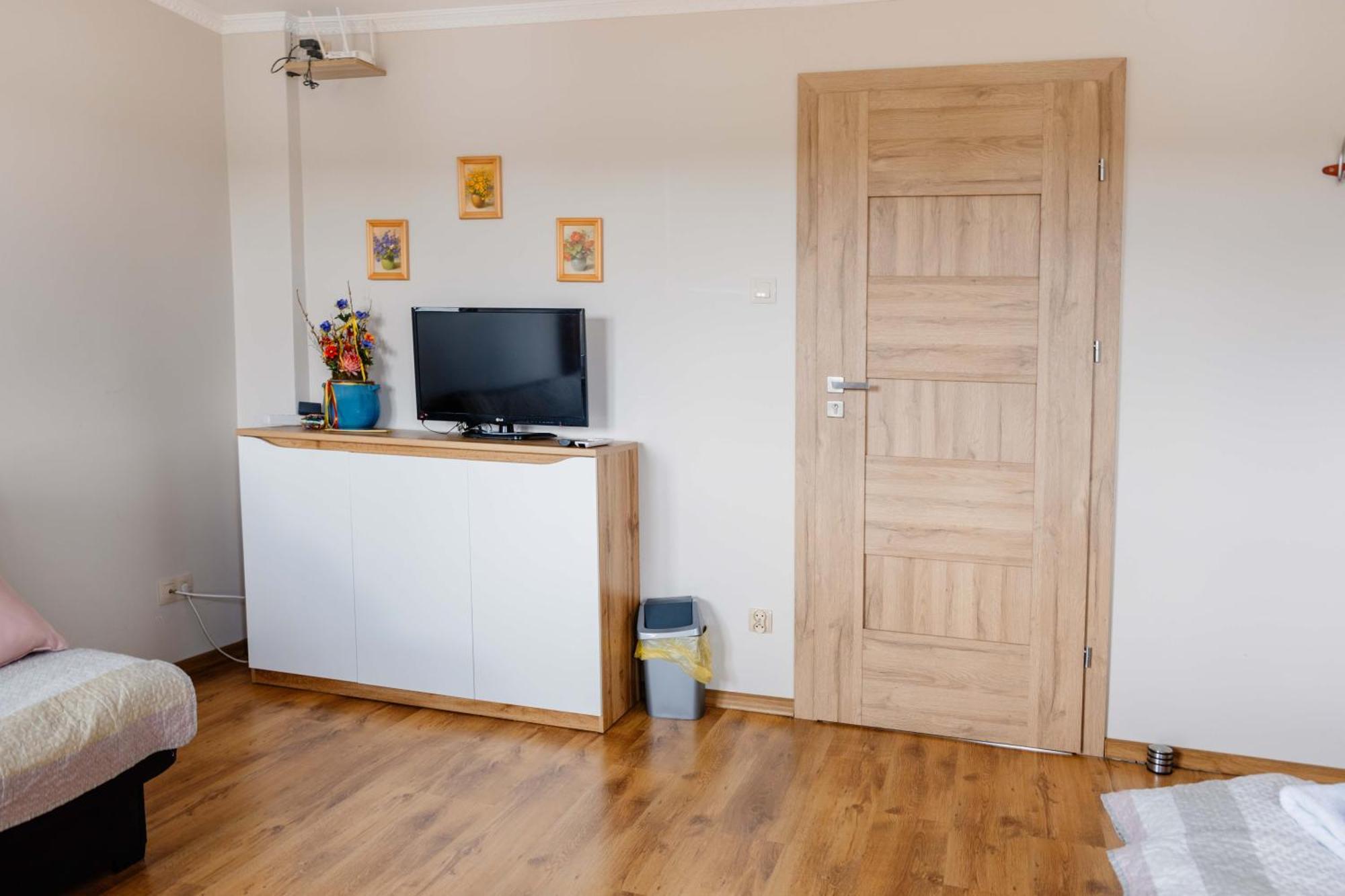 Mira - Mira Pokoje Z Widokiem Na Jezioro Chmielno Esterno foto
